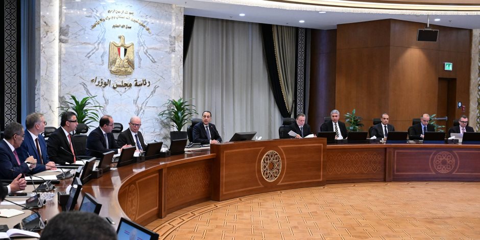 رئيس مجلس الوزراء يترأس اجتماع لجنة إدارة الأزمات المركزية لمتابعة تداعيات التصعيد العسكري بالمنطقة