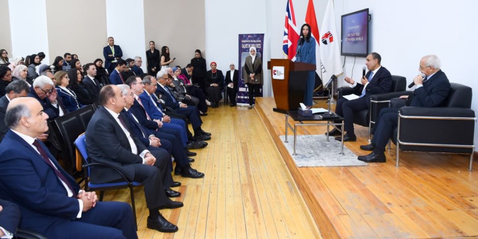 وزير الخارجية يعقد لقاءً تفاعليًا مع طلاب الجامعة البريطانية ويشهد توقيع مذكرة تفاهم بين الوزارة والجامعة  