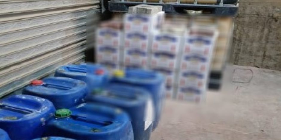 ضبط 5 أطنان منظفات صناعية ومواد خام مجهولة المصدر داخل مخزن بدون ترخيص بالقليوبية