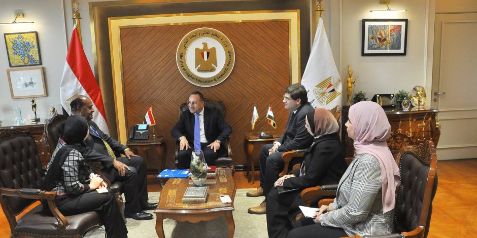 وزير التعليم العالي يبحث تعزيز التعاون مع اليونسكو في العلوم والتكنولوجيا ودعم التحول الرقمي بالجامعات