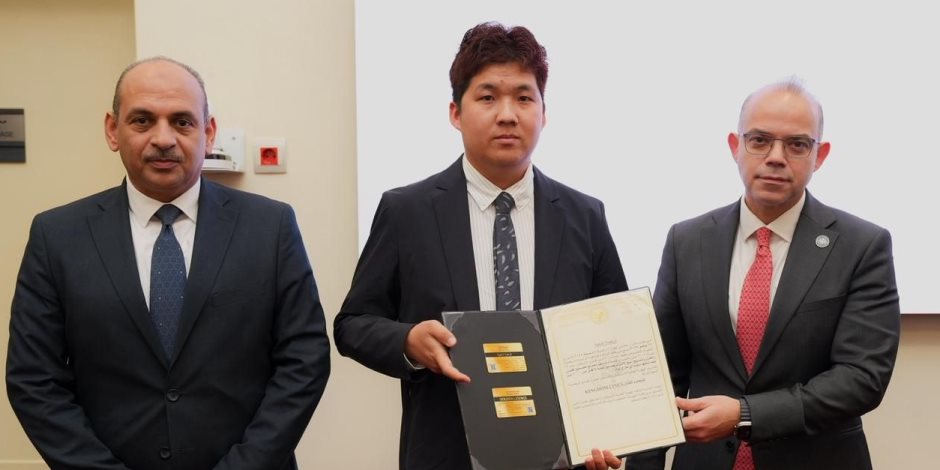 وزير الاستثمار يُسلم رخص ذهبية لـ 8 مشروعات مصرية وأجنبية وعربية