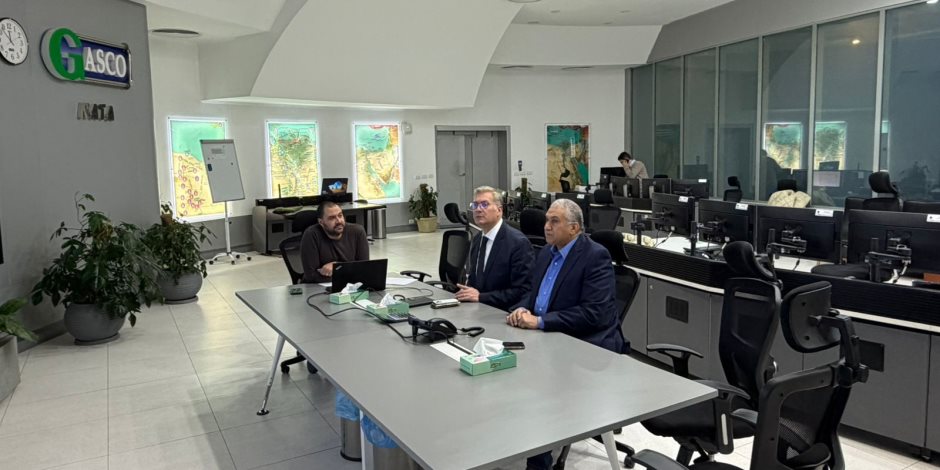 وزير البترول يتابع من مركز التحكم بالشبكة القومية للغاز انتظام ضخ إمدادات الغاز