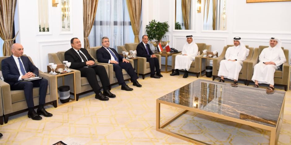 وزير الخارجية يعقد مباحثات مع نظيره القطري في الدوحة في ظل التصعيد العسكري بالمنطقة 