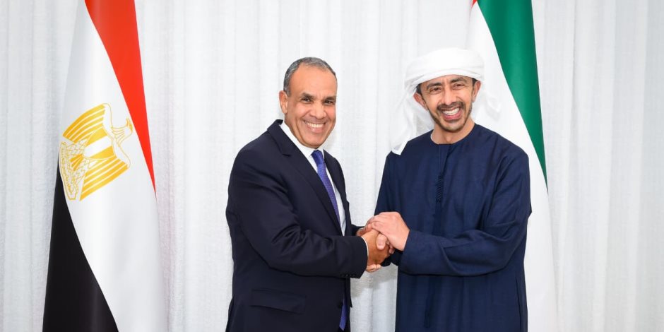 وزير الخارجية يزور الإمارات ويعقد مباحثات مع نظيره وينقل رسالة تضامن من الرئيس والحكومة والشعب المصري