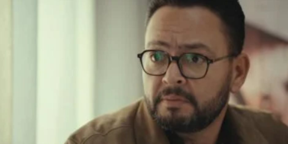 مسلسل اللون الأزرق الحلقة 11.. صدام بين أدهم ومديره بسبب الراتب