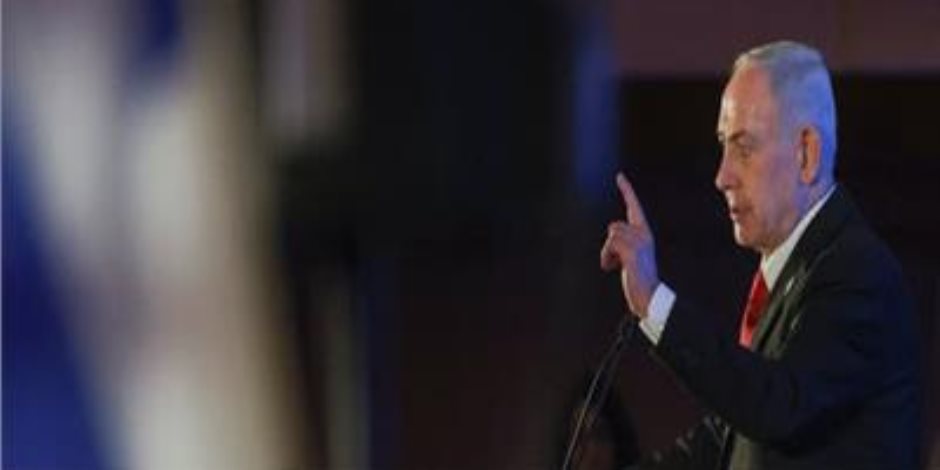 طهران تهدد بإغلاق "مضيق هرمز" وتأمر واشنطن بإخلاء منشآتها.. والحرس الثوري يتوعد نتنياهو