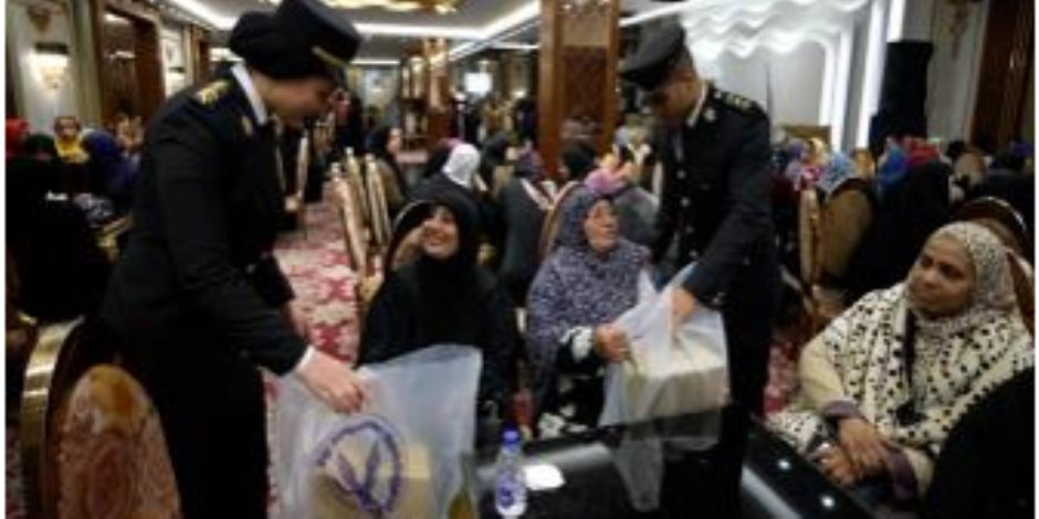 الداخلية تحتفي بأعياد المرأة بمبادرات إنسانية لدعم السيدات المعيلات ونزيلات مراكز الإصلاح والتأهيل (صور)