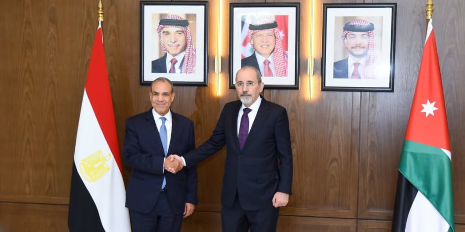 وزير الخارجية يلتقي نظيره الأردني في عمّان.. ويؤكد تضامن مصر الكامل مع المملكة الهاشمية