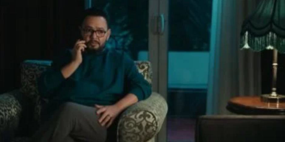 مسلسل اللون الأزرق الحلقة 12.. مكالمة هاتفية مهمة بين أدهم وسلمى