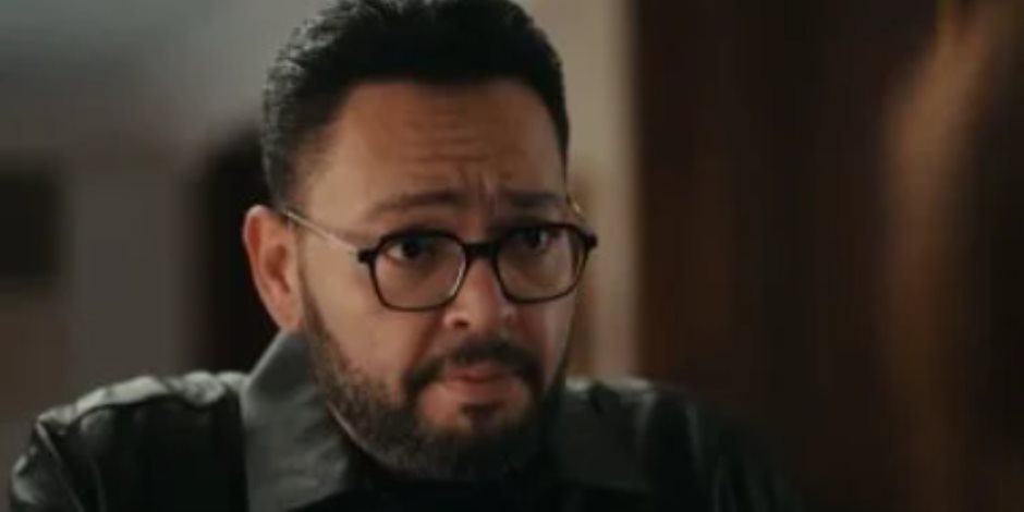 مسلسل اللون الأزرق الحلقة 12.. حوار هادئ بين أدهم وزوجته بالمنزل