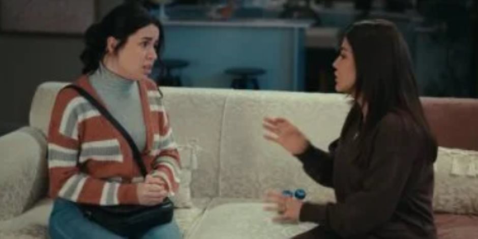 مسلسل اللون الأزرق الحلقة 12.. آمنة تستعين بزينة لرعاية حمزة بالمنزل