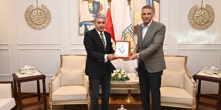 وزير السياحة والآثار يلتقي بمحافظ جنوب سيناء لبحث سبل تعزيز التعاون لدعم القطاع السياحي وزيادة الحركة السياحية الوافدة