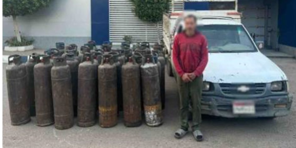 ضبط سائق سيارة ربع نقل فى الدقهلية يبيع إسطوانات الغاز بأزيد من السعر الرسمى