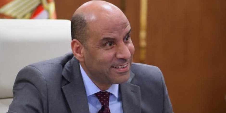 وزير العمل يعتمد صرف 343.9 مليون جنيه منحة عيد الفطر للعمالة غير المنتظمة