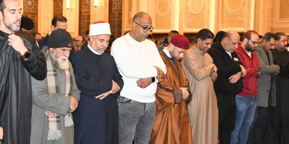 وزير الأوقاف يشهد صلاة التهجد في ليلة الـ٢٧ من رمضان بمسجد العلي العظيم بألماظة