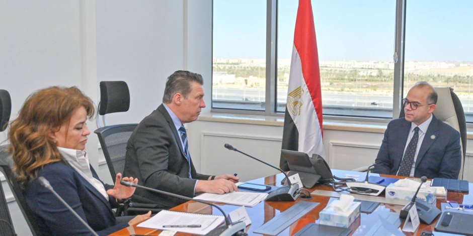 وزير الاستثمار والتجارة الخارجية يبحث مع البنك الأوروبي لإعادة الإعمار والتنمية توسيع آفاق الشراكة في بناء القدرات وصناديق الاستثمار وتعزيز تنافسية التجارة وتحليل البيانات