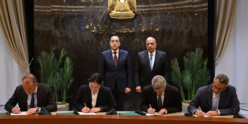 5620 ميجاوات طاقة نظيفة.. الحكومة توقع اتفاقيات كبرى للتوسع في الكهرباء المتجددة وتخزين الطاقة