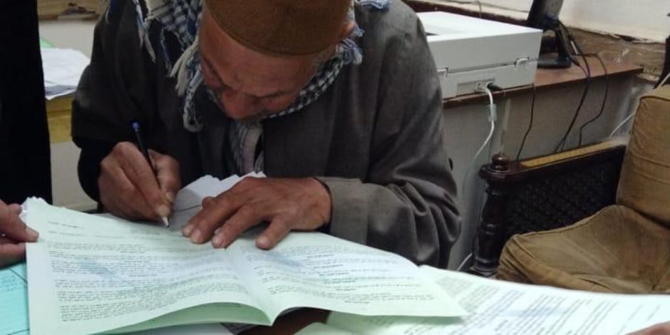 التنمية المحلية والبيئة: إصدار عقود تقنين جديدة لأراضى الدولة بالجيزة والمنوفية والإسكندرية 