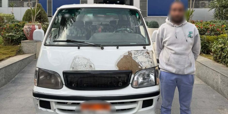 ضبط سائق ميكروباص لسيره عكس الإتجاه بالقاهرة