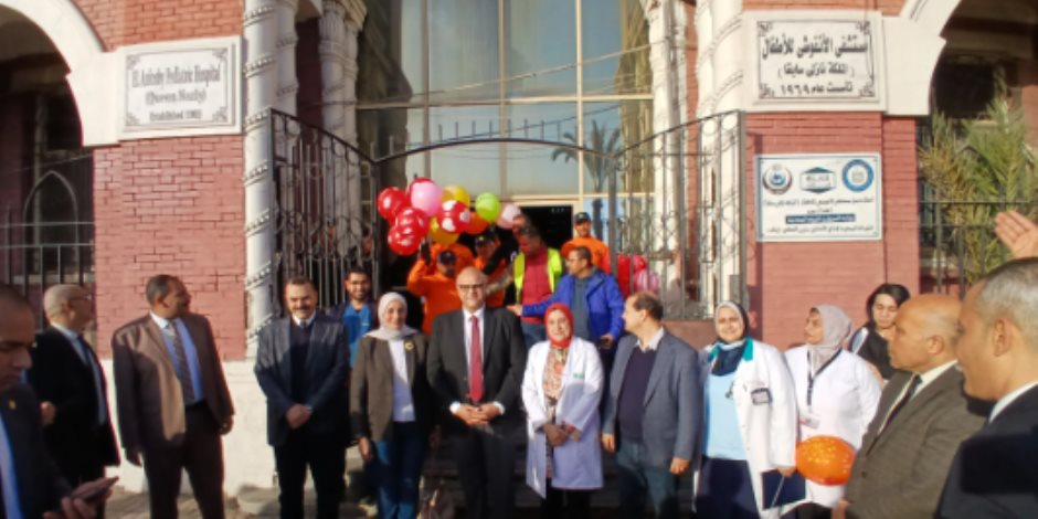 محافظ الإسكندرية يزور مستشفى الملكة نازلى ويهنئي الأطفال بعيد الفطر.. صور