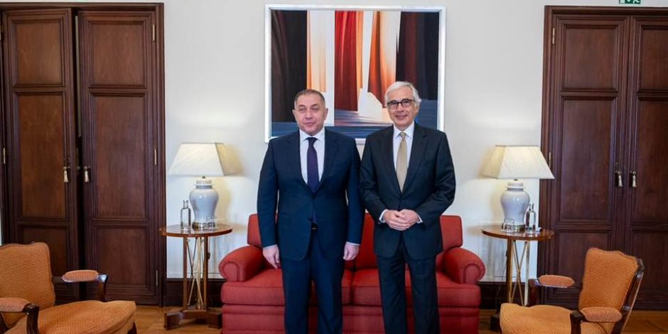 رئيس البرلمان البرتغالي يستقبل السفير المصري في لشبونة