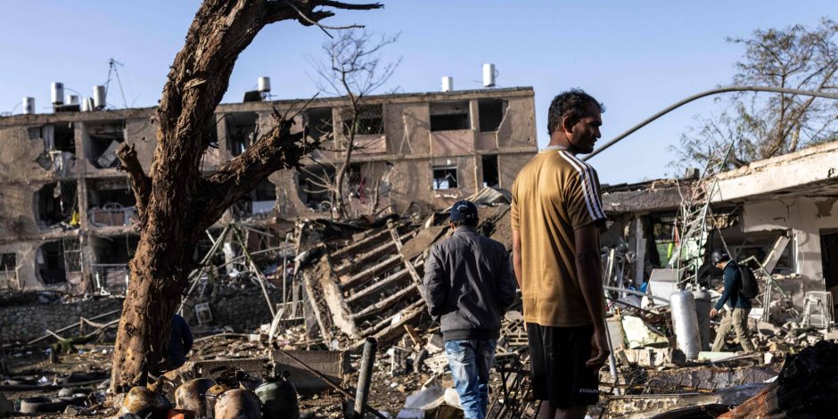 دمار وإصابات في تل أبيب وبني براك ورامات غان بعد هجوم على إسرائيل