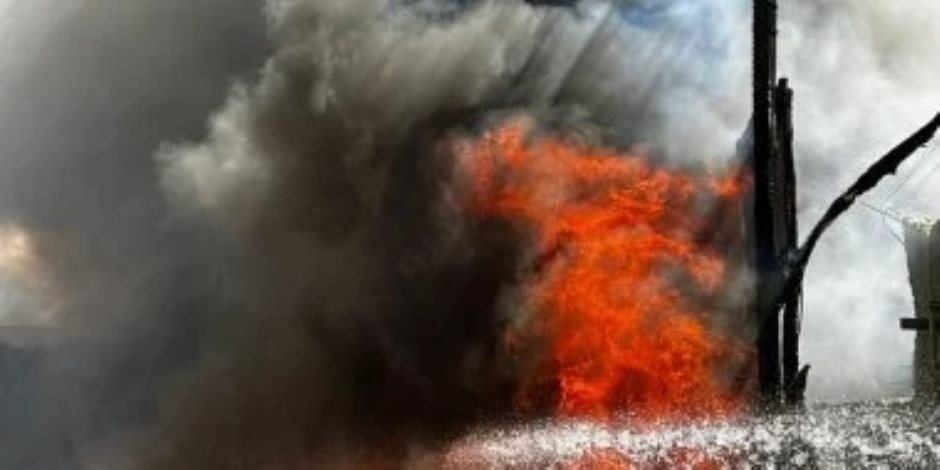 السيطرة على حريق داخل مخزن خردة فى منشأة ناصر