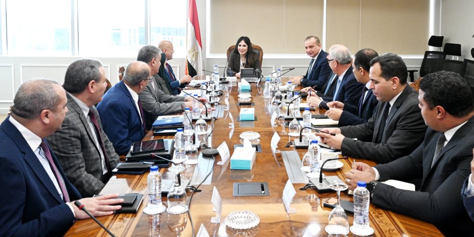  وزيرة الإسكان تتابع جهود توطين صناعة المهمات المستخدمة في مشروعات مياه الشرب ومعالجة الصرف الصحي