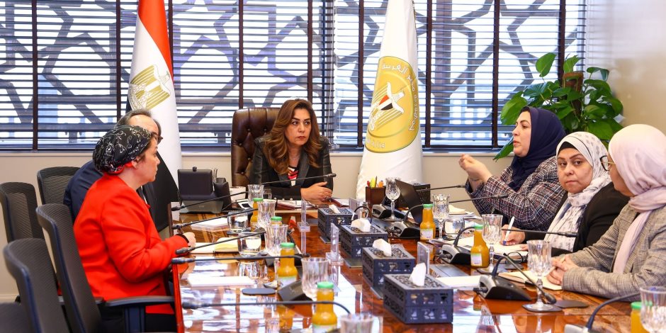 وزيرة التنمية المحلية والبيئة تستعرض خطة تطوير الإدارة المتكاملة للبحيرات المصرية