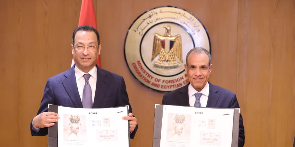 وزيرا الخارجية والاتصالات يبحثان التعاون في مجال التحول الرقمي وتطوير الخدمات القنصلية ويشاركان في تدشين طابع بريد المئوية الثانية لوزارة الخارجية