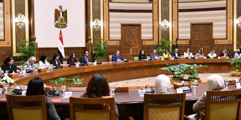 "داعم و مساند للمرأة دائما".. رسائل مشاركات خلال الرئيس السيسي بالأم المثالية