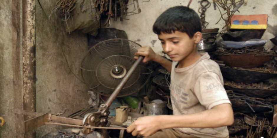 وزير العمل يصدر قرارًا وزاريًا بشأن حظر تشغيل الأطفال أقل من 15 سنة