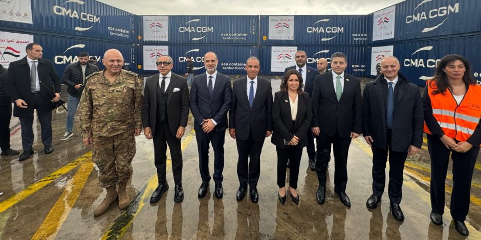 وزير الخارجية يسلم ١٠٠٠ طن من المساعدات الإغاثية خلال زيارته لبيروت 