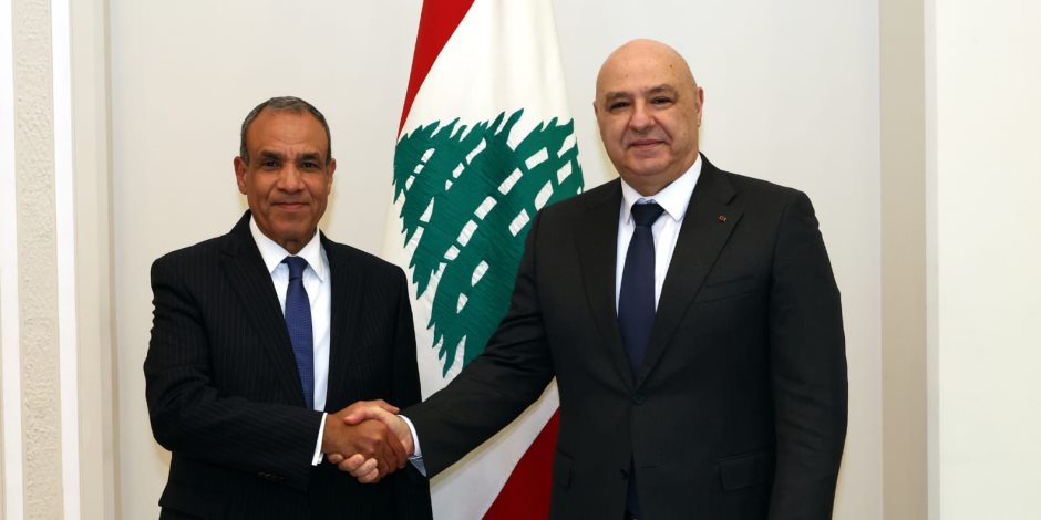 وزير الخارجية يلتقي رئيس الجمهورية اللبنانية في بيروت وينقل رسالة دعم من القيادة والشعب المصرى