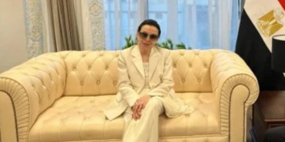 نجاة الصغيرة تكشف الحقيقة: الصورة المتداولة لى مزيفة ومصنوعة بالذكاء الاصطناعي