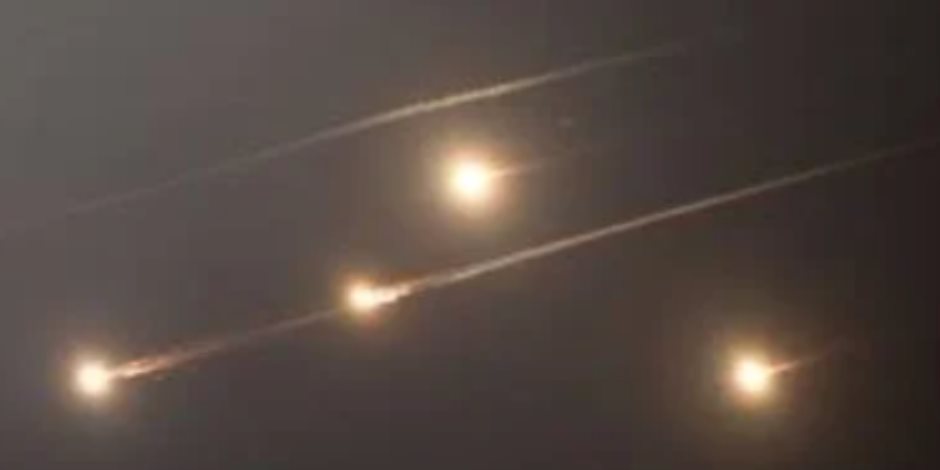 انفجارات عنيفة تهز تل أبيب وصفارات الإنذار تدوى وسط وجنوب إسرائيل