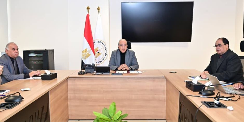 وزير الرى يتابع أعمال إزالة التعديات على مجرى نهر النيل ضمن "المشروع القومي لضبط النيل"