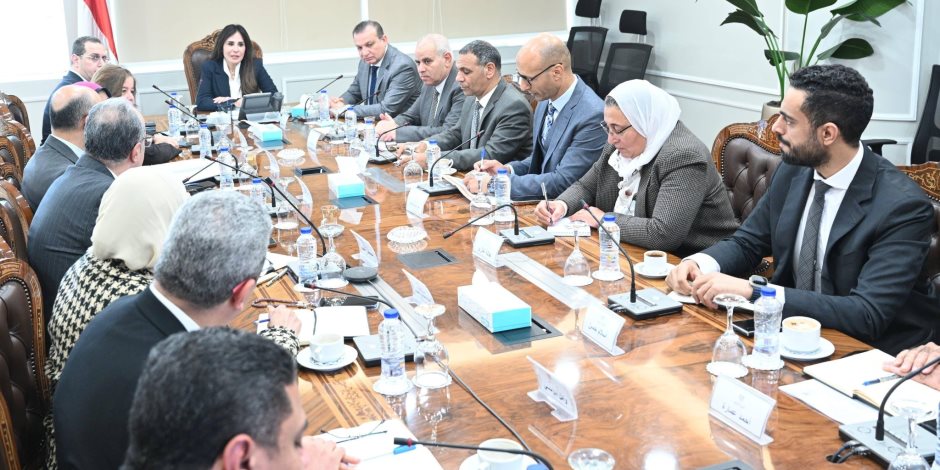  وزيرة الإسكان تبحث إجراءات وآليات طرح وحدات سكنية بنظام الإيجار 