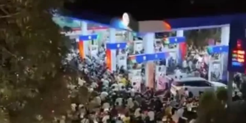 أزمة نفط خانقة فى الهند وازدحام أمام محطات البنزين من أجل الحصول على وقود