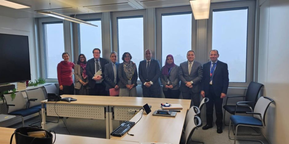 وزير العمل يلتقي قيادات إدارتي معايير «العمل الدولية» وحوكمة العمل وثلاثية الأطراف بالمنظمة