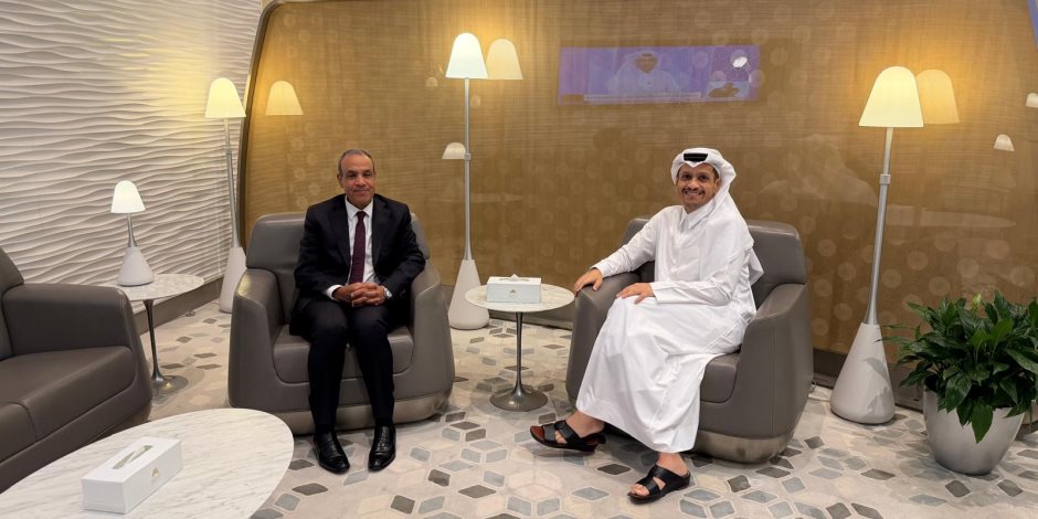 وزير الخارجية يلتقي رئيس مجلس الوزراء ووزير خارجية قطر بالدوحة لتنسيق جهود الوساطة وخفض التصعيد