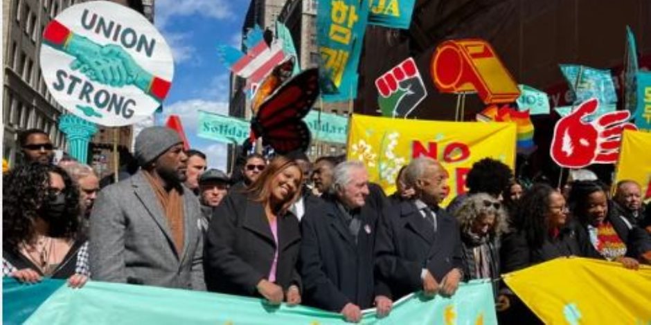 الملايين بالولايات المتحدة يشاركون في احتجاجات «لا للملوك» ضد ترامب.. صور