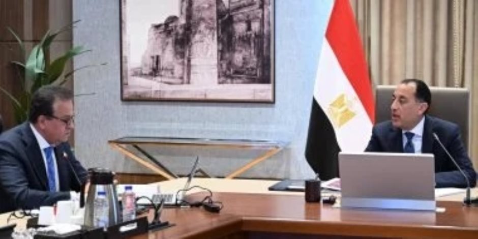 رئيس الوزراء يتابع مع وزير الصحة والسكان عددًا من ملفات عمل الوزارة