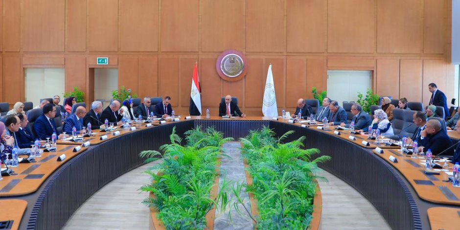 وزير التعليم: وضع أسئلة الامتحان من الكتاب المدرسى وضوابط صارمة بامتحان الإعدادية