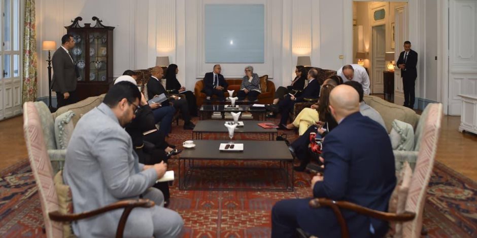 وزير الاستثمار يبحث مع الممثلة الخاصة للمملكة المتحدة لشؤون المناخ تعزيز الاستثمارات الخضراء 