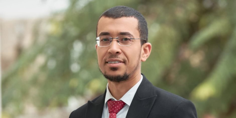 حين تقرأ الحب ولا تعيشه: هل تمنعنا الكتب من عيش التجربة العاطفية!