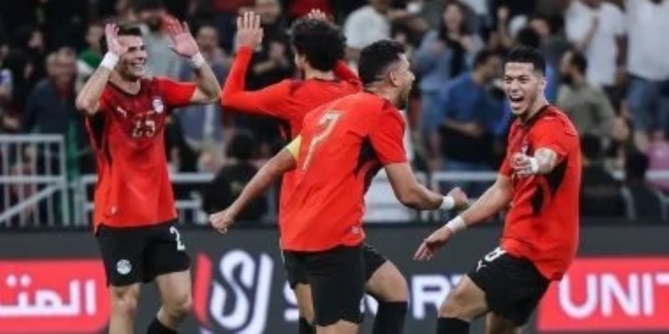 منتخب مصر بالزى التقليدى وإسبانيا بالأبيض الليلة