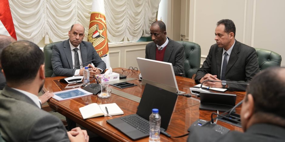 وزير العمل يبحث مع رئيس الجامعة البريطانية بالقاهرة مشروع للتعاون لتأهيل الشباب لسوق العمل الإيطالي