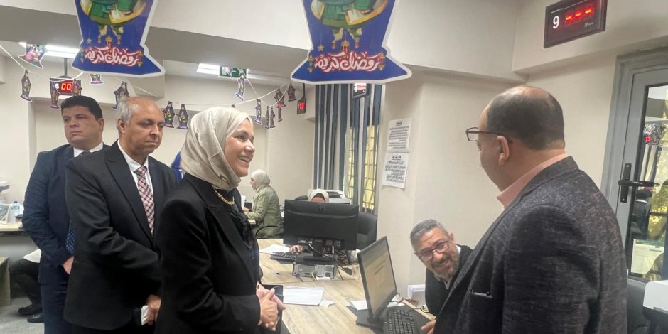 رئيس مصلحة الضرائب تتفقد مركز كبار المهن الحرة في آخر يوم لتقديم الإقرارات الضريبية