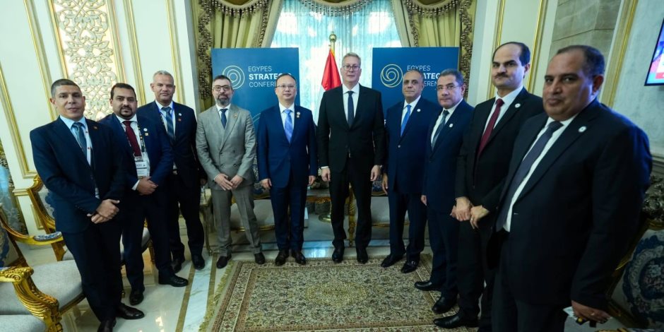 وزير البترول يبحث مع يونايتد إنرجي خطط الإنتاج بالصحراء الغربية واستخدام الطاقة الشمسية 